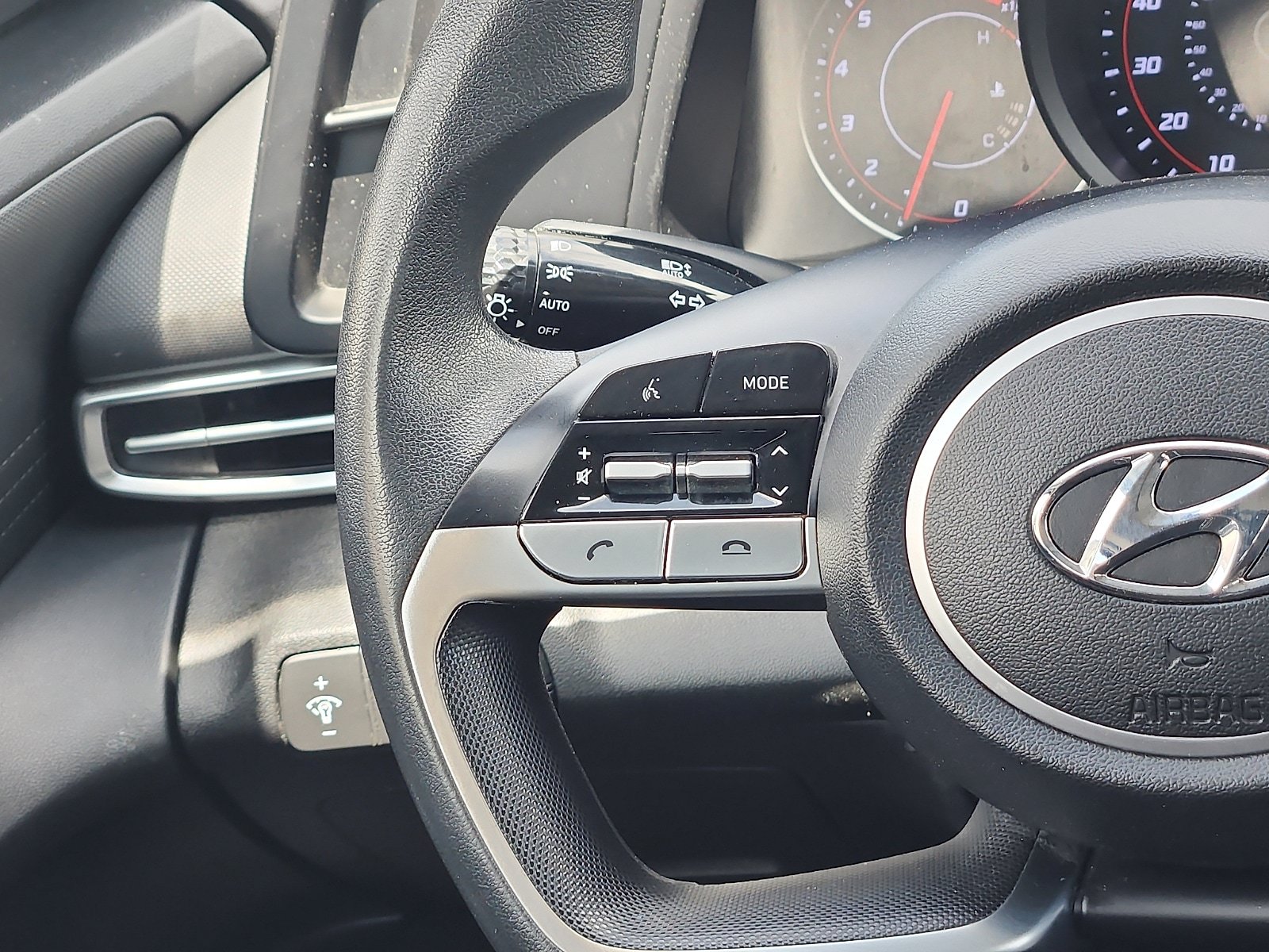 Certified 2023 Hyundai Elantra SEL FWD image 15
