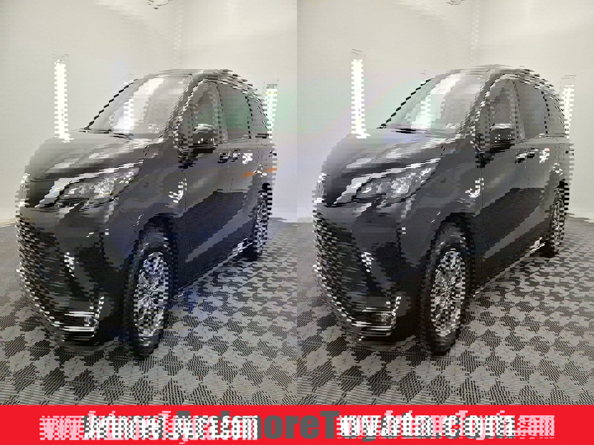 Used 2024 Toyota Sienna XLE