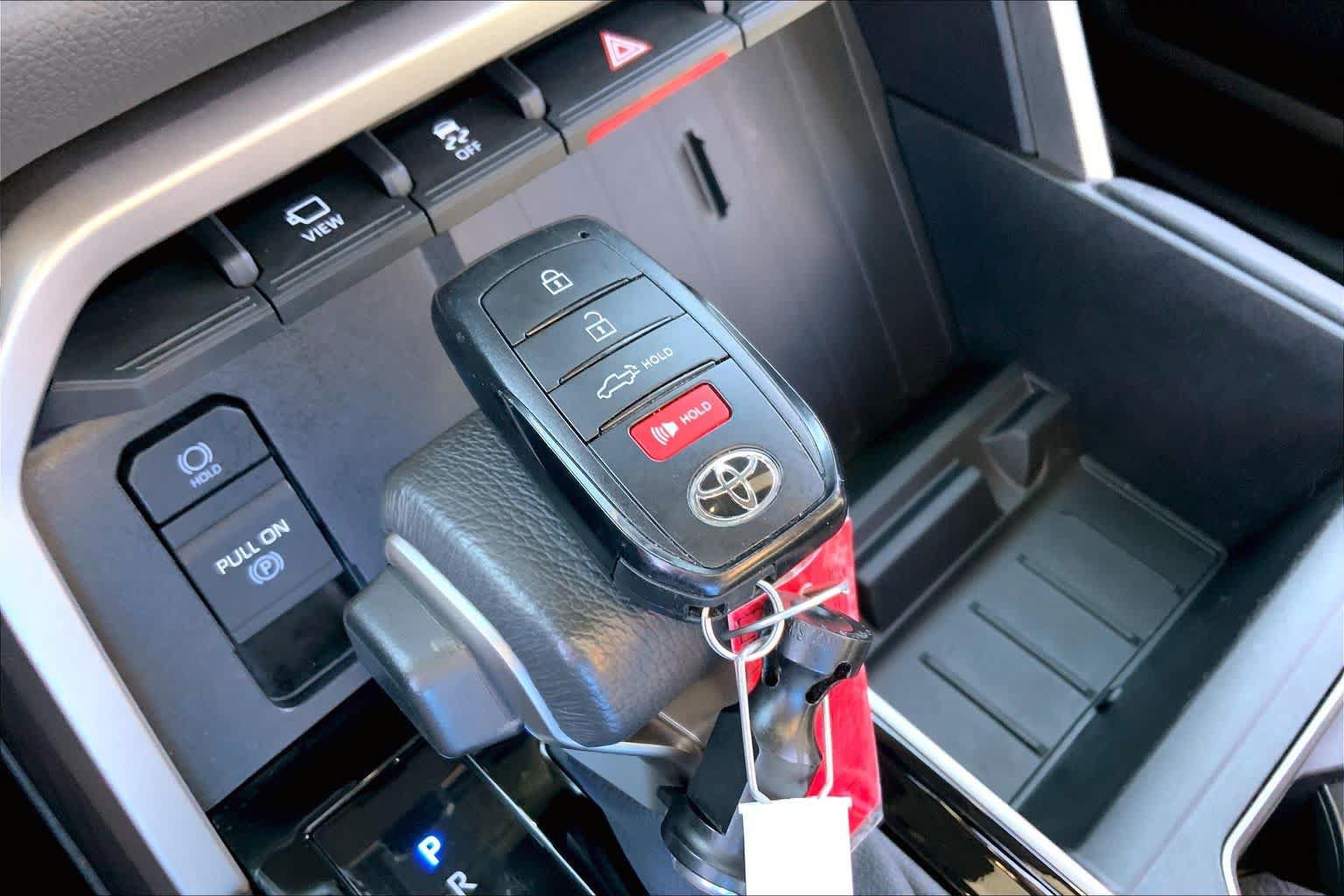 Used 2026 Toyota Tundra Limited AWD/4WD image 15
