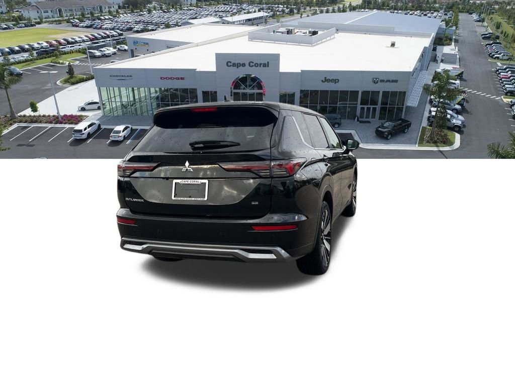 Used 2025 Mitsubishi Outlander SE image 15