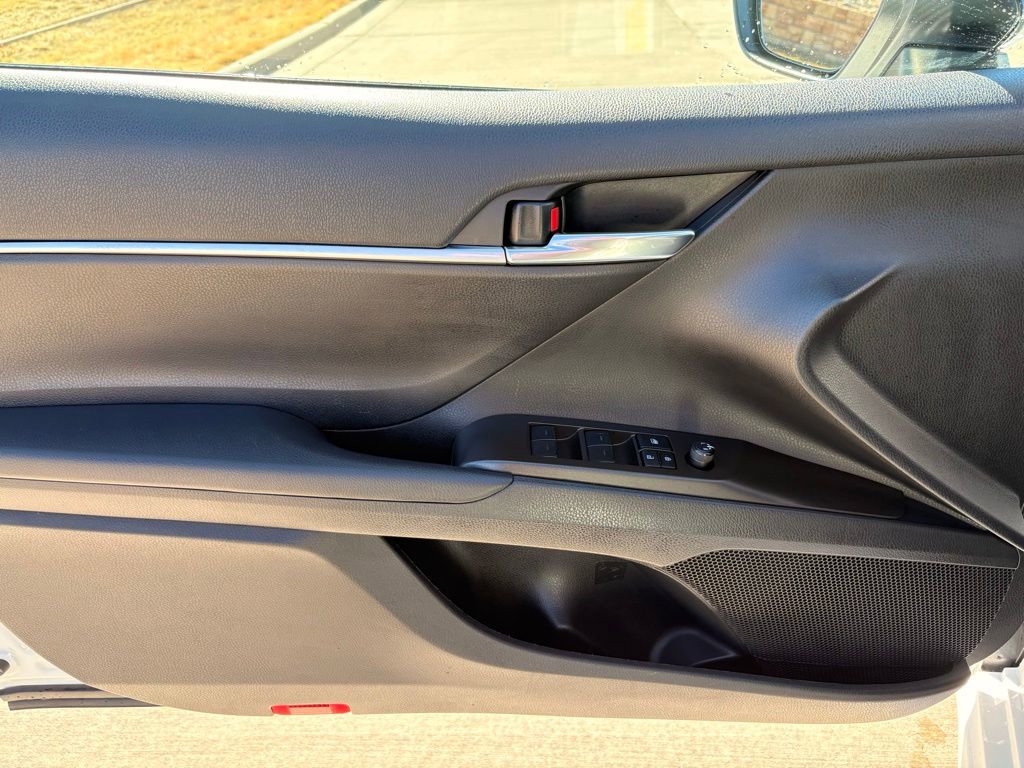 Used 2023 Toyota Camry SE image 10