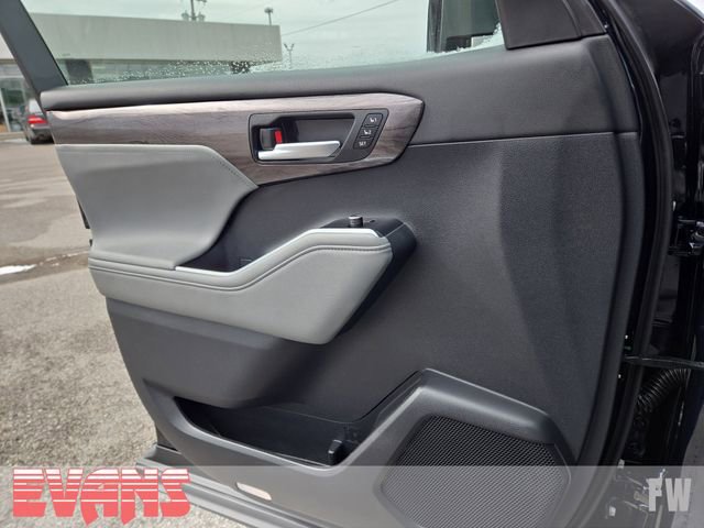 New 2026 Toyota Highlander Platinum image 21