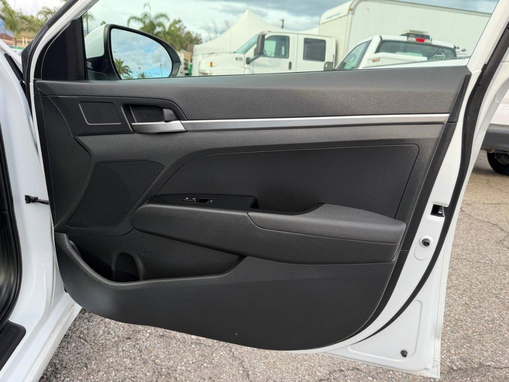 Used 2019 Hyundai Elantra SE w/ Cargo Package image 19