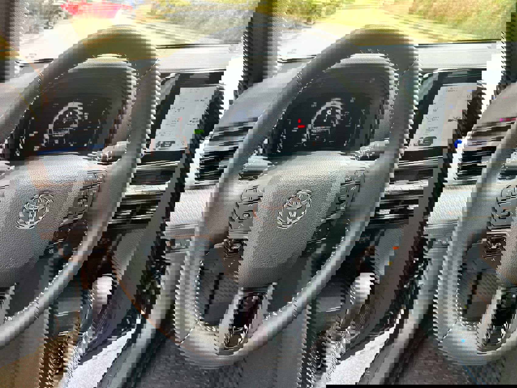 Used 2025 Toyota Camry SE image 14