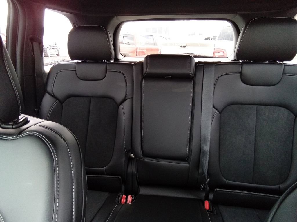 New 2026 Jeep Grand Cherokee Altitude image 25