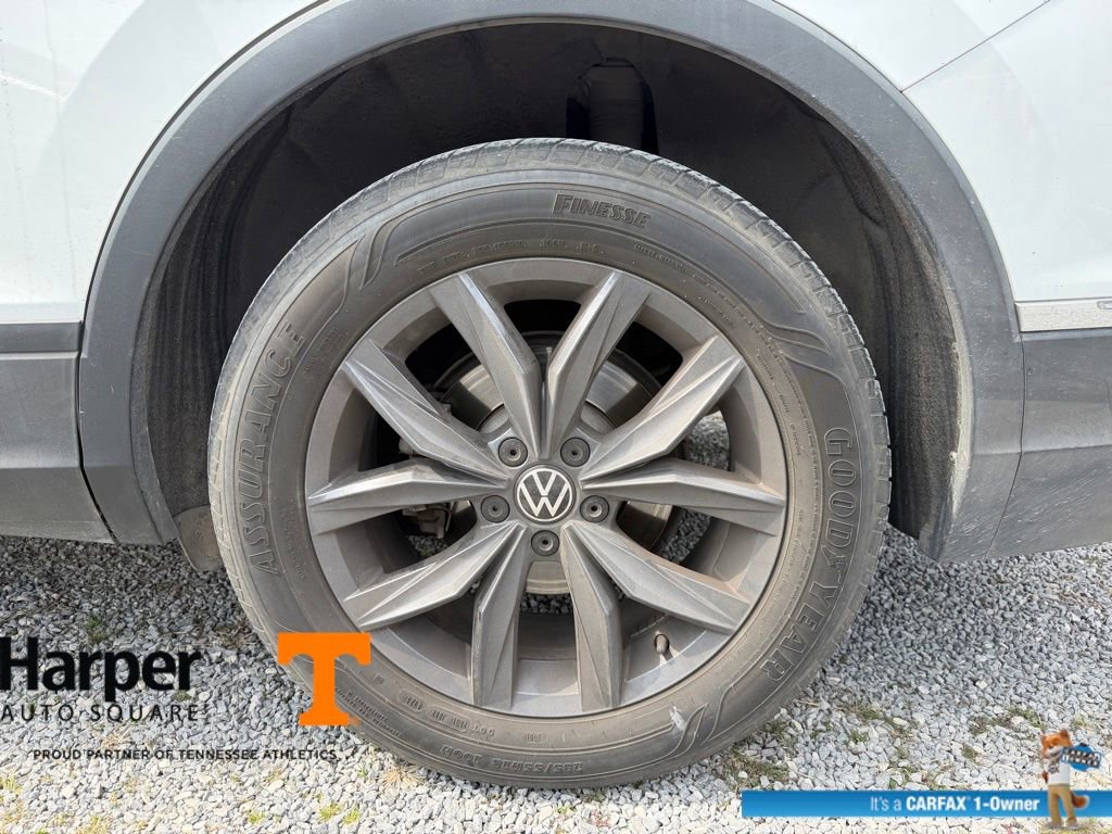 Used 2022 Volkswagen Tiguan SE w/ Panoramic Sunroof Package image 21