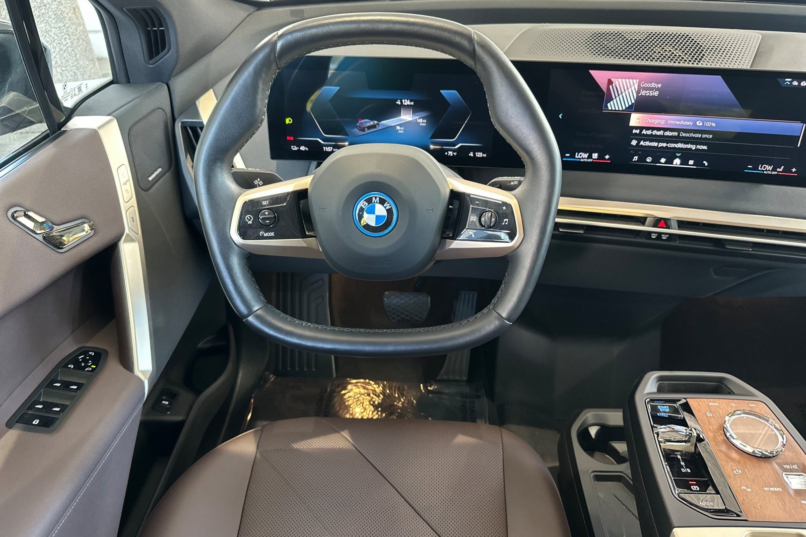 Used 2024 BMW iX xDrive50 w/ Sport Package AWD/4WD image 18