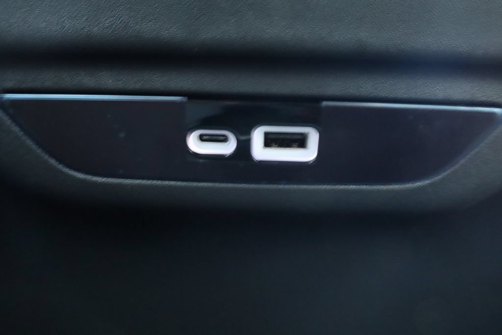 New 2027 Chrysler Pacifica Limited AWD/4WD image 30