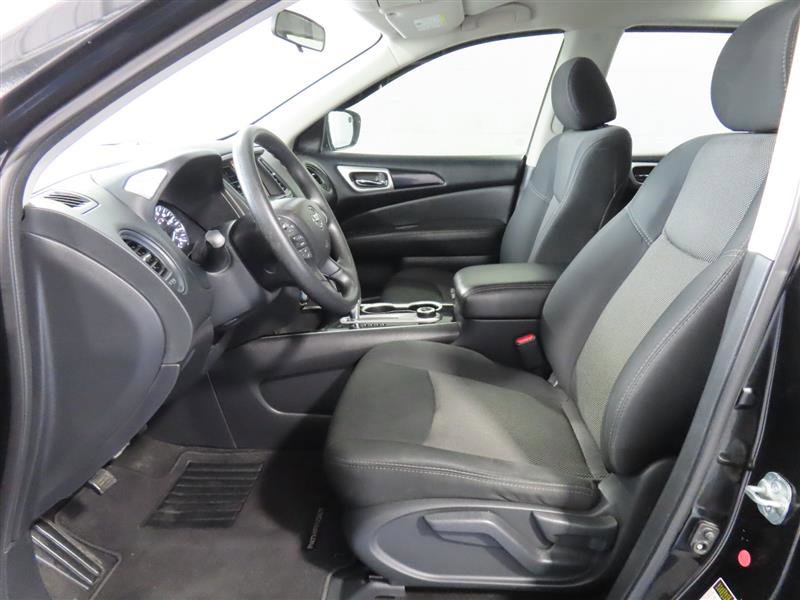 Used 2019 Nissan Pathfinder S AWD/4WD image 16