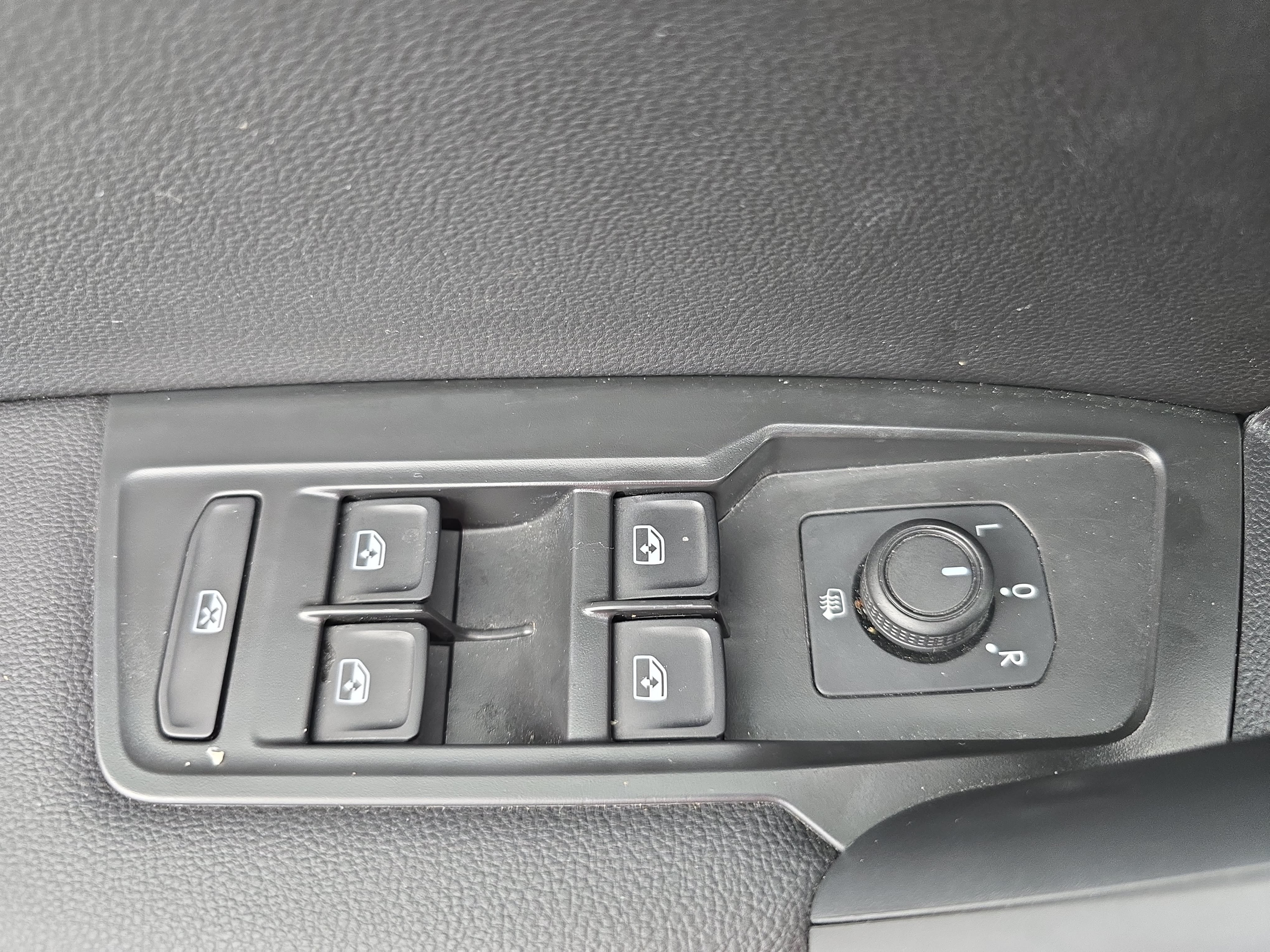 Used 2023 Volkswagen Tiguan S FWD image 28