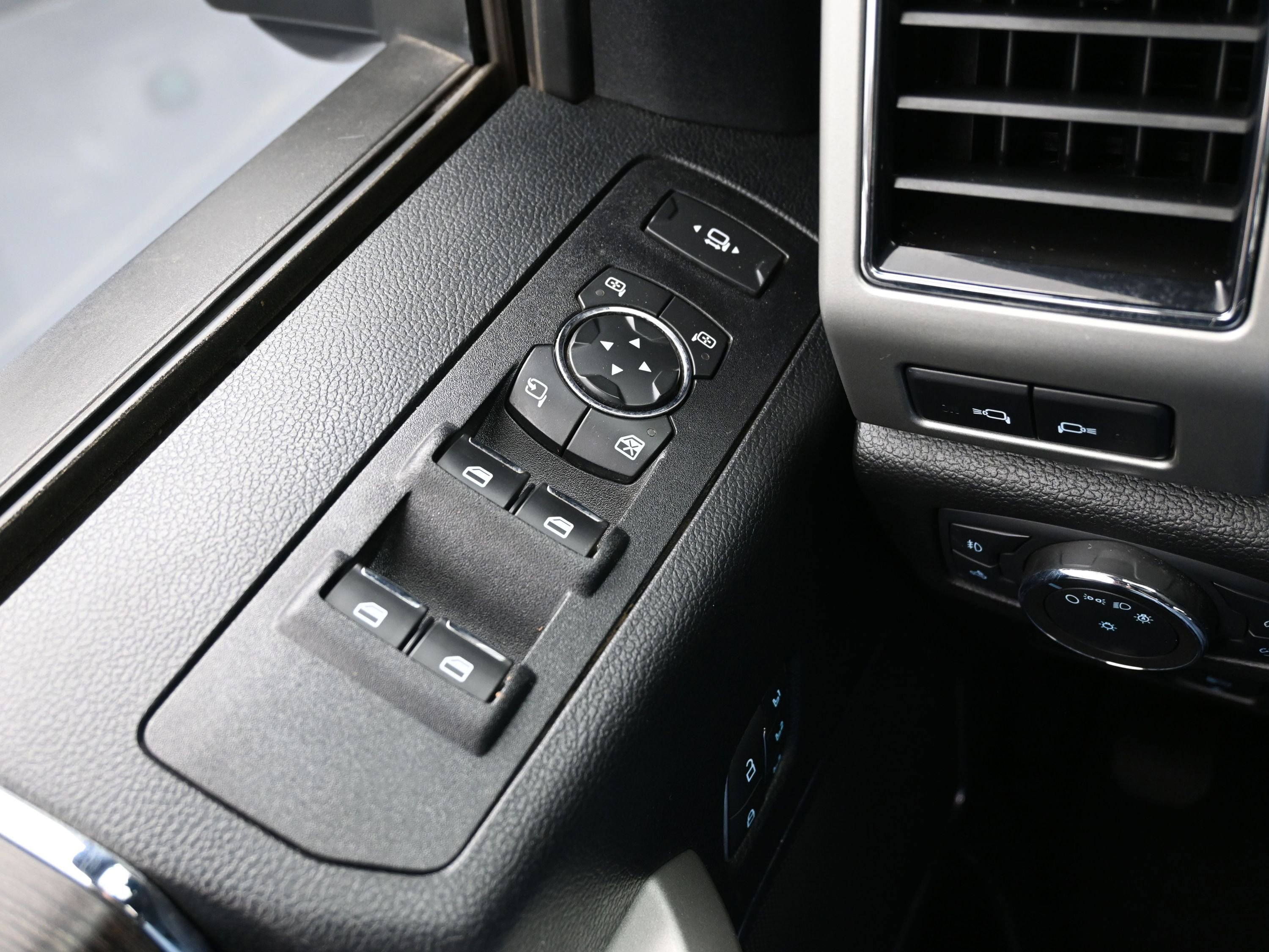 Used 2020 Ford F250 Lariat w/ Lariat Ultimate Package image 25