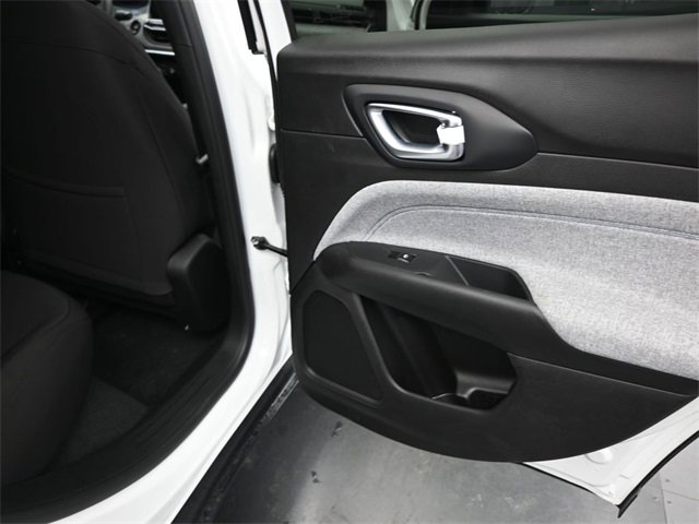 Used 2025 Jeep Compass Sport image 14