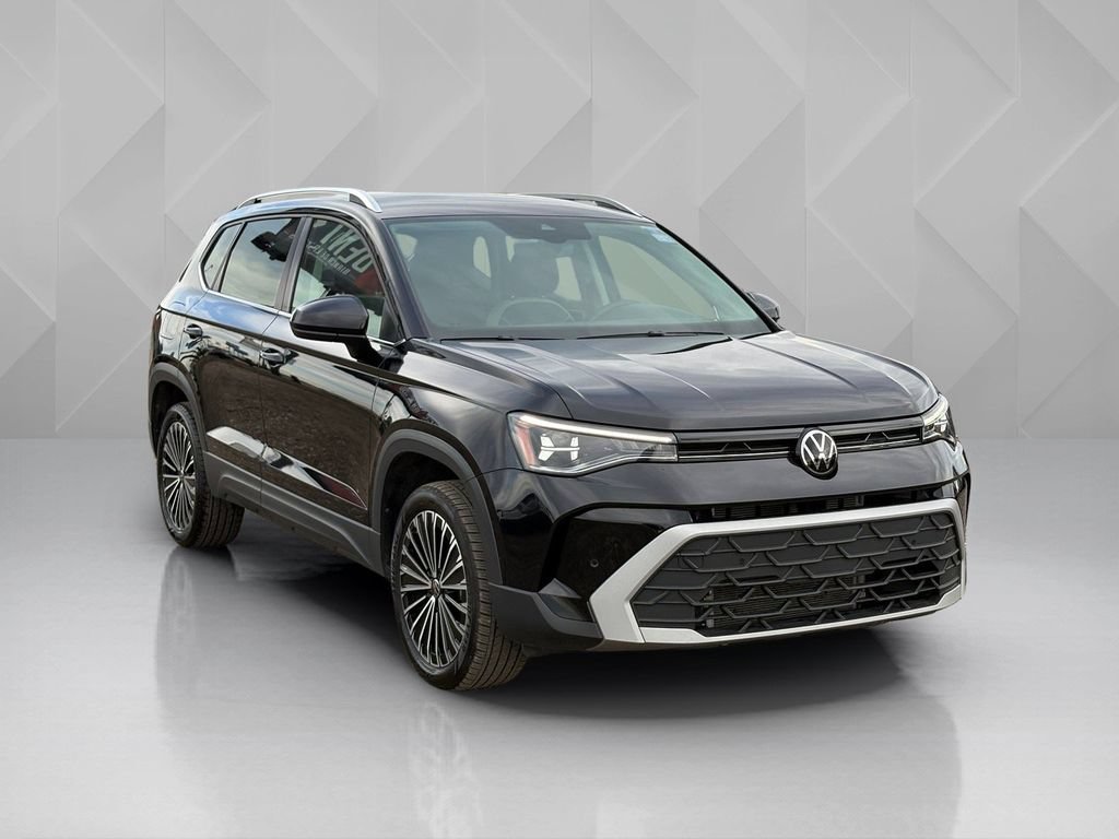 Used 2025 Volkswagen Taos SE FWD image 3