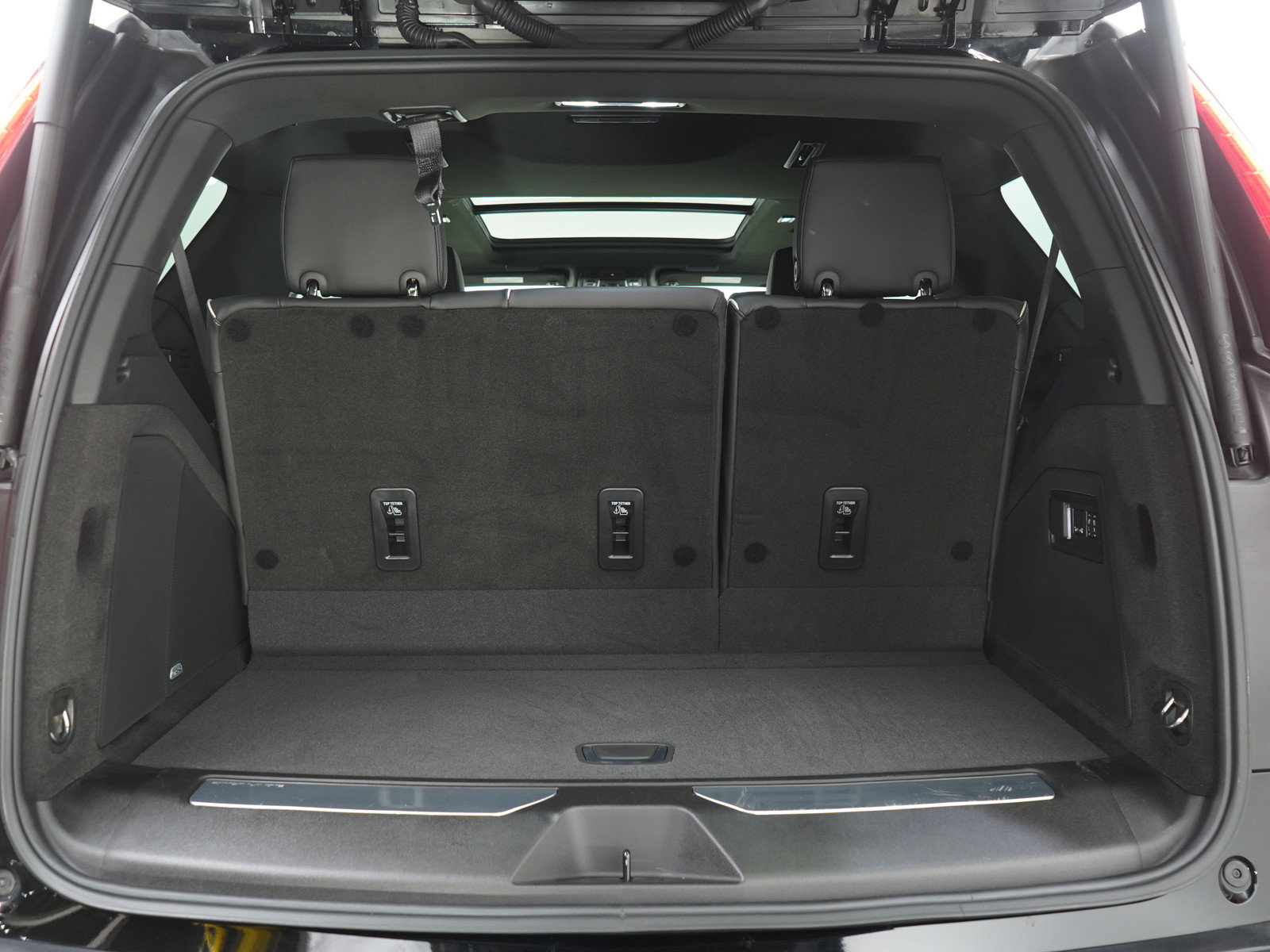 Used 2024 Cadillac Escalade Premium Luxury w/ Performance Package image 9