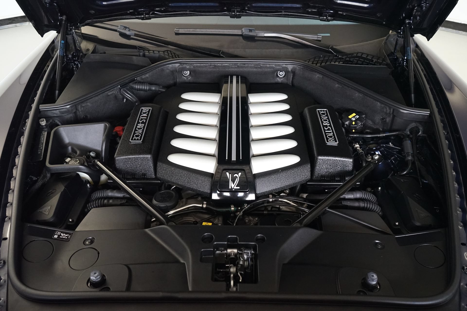 Used 2018 Rolls-Royce Dawn RWD image 30