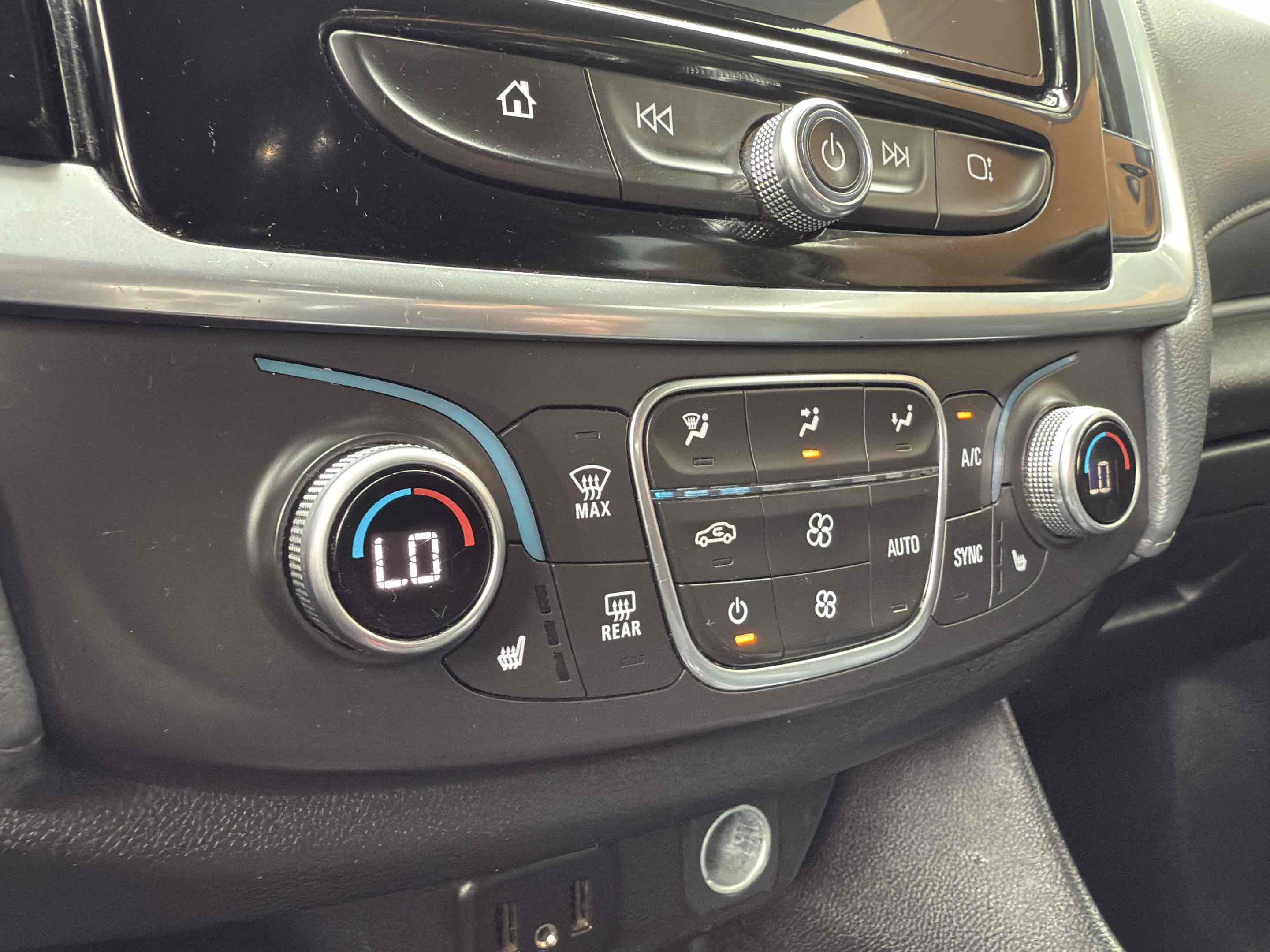 Used 2019 Chevrolet Traverse LT w/ LT Premium Package image 43