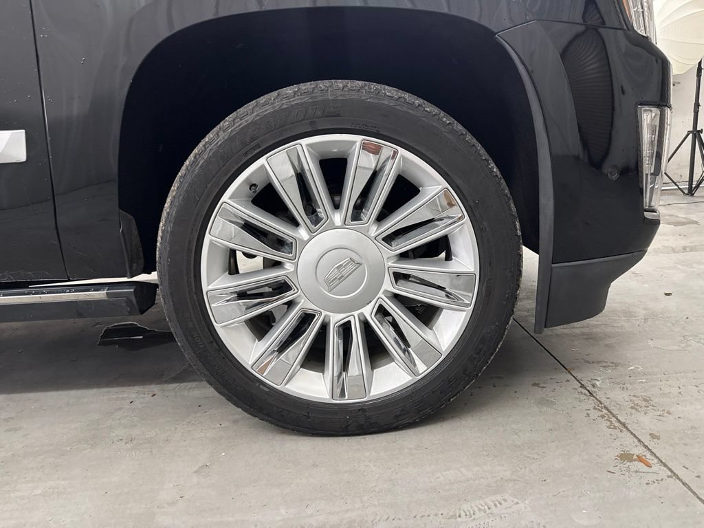 Used 2019 Cadillac Escalade ESV Platinum RWD image 25