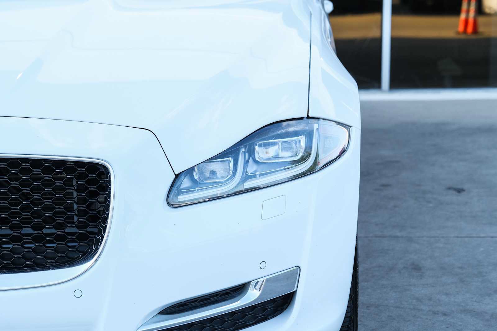Used 2017 Jaguar XJ R-Sport RWD image 5