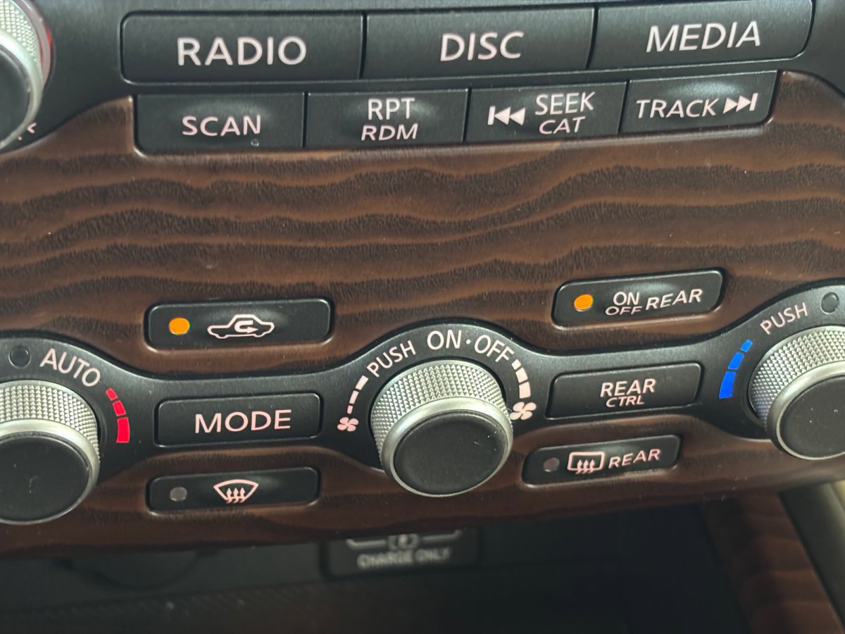 Used 2019 Nissan Pathfinder Platinum image 4