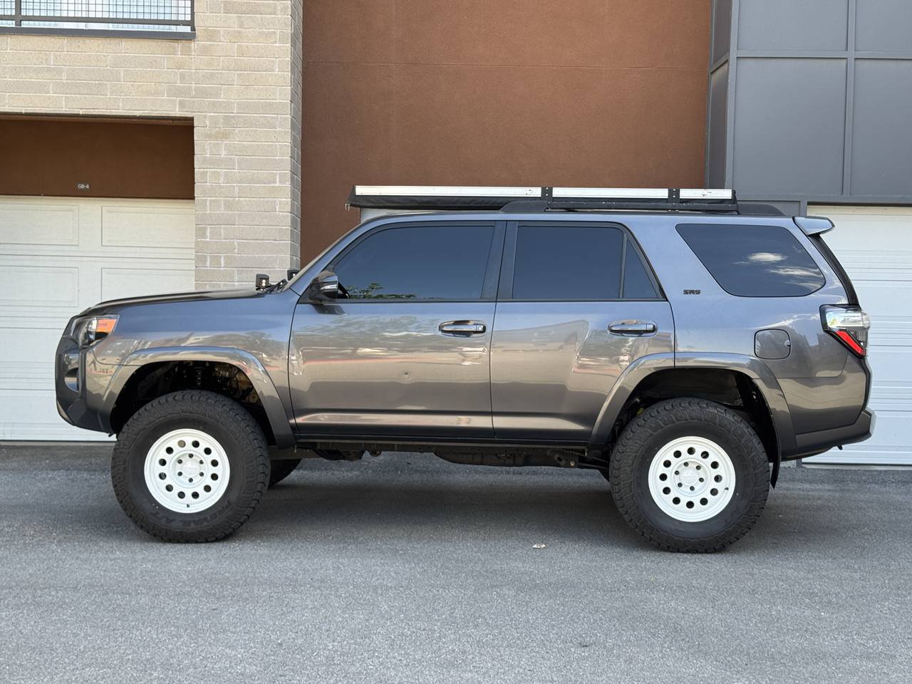 Used 2016 Toyota 4Runner SR5 Premium AWD/4WD image 2