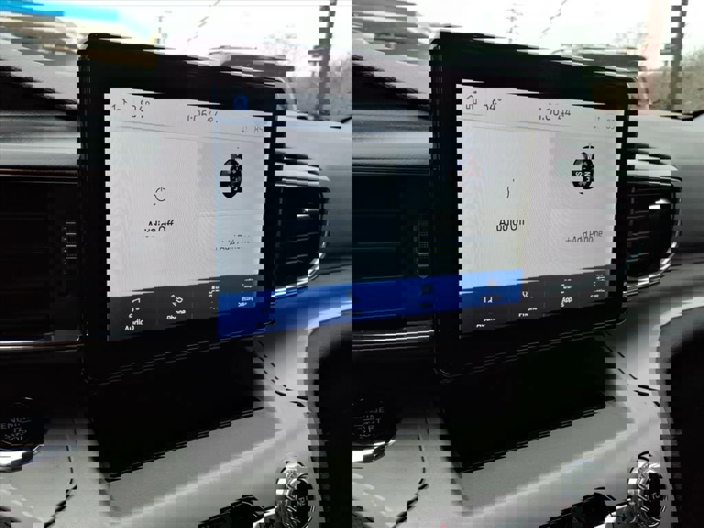 Used 2023 Ford Explorer XLT w/ Equipment Group 202A AWD/4WD image 22