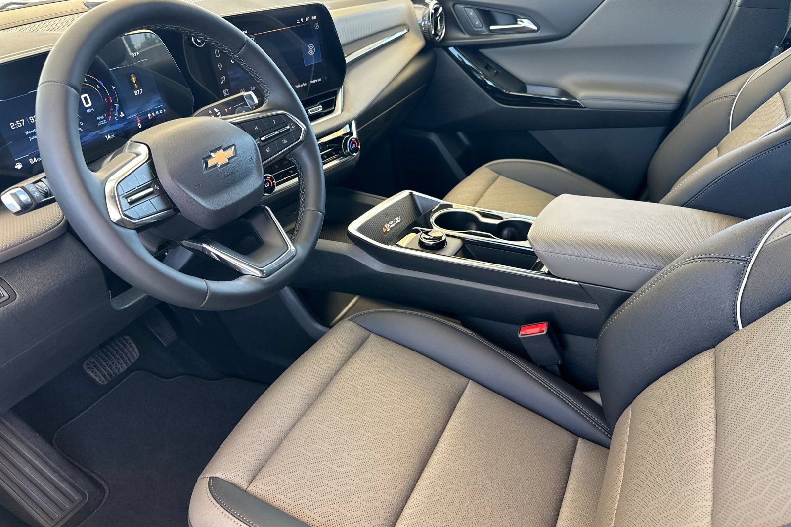 New 2026 Chevrolet Equinox LT w/ Convenience Package II FWD image 10
