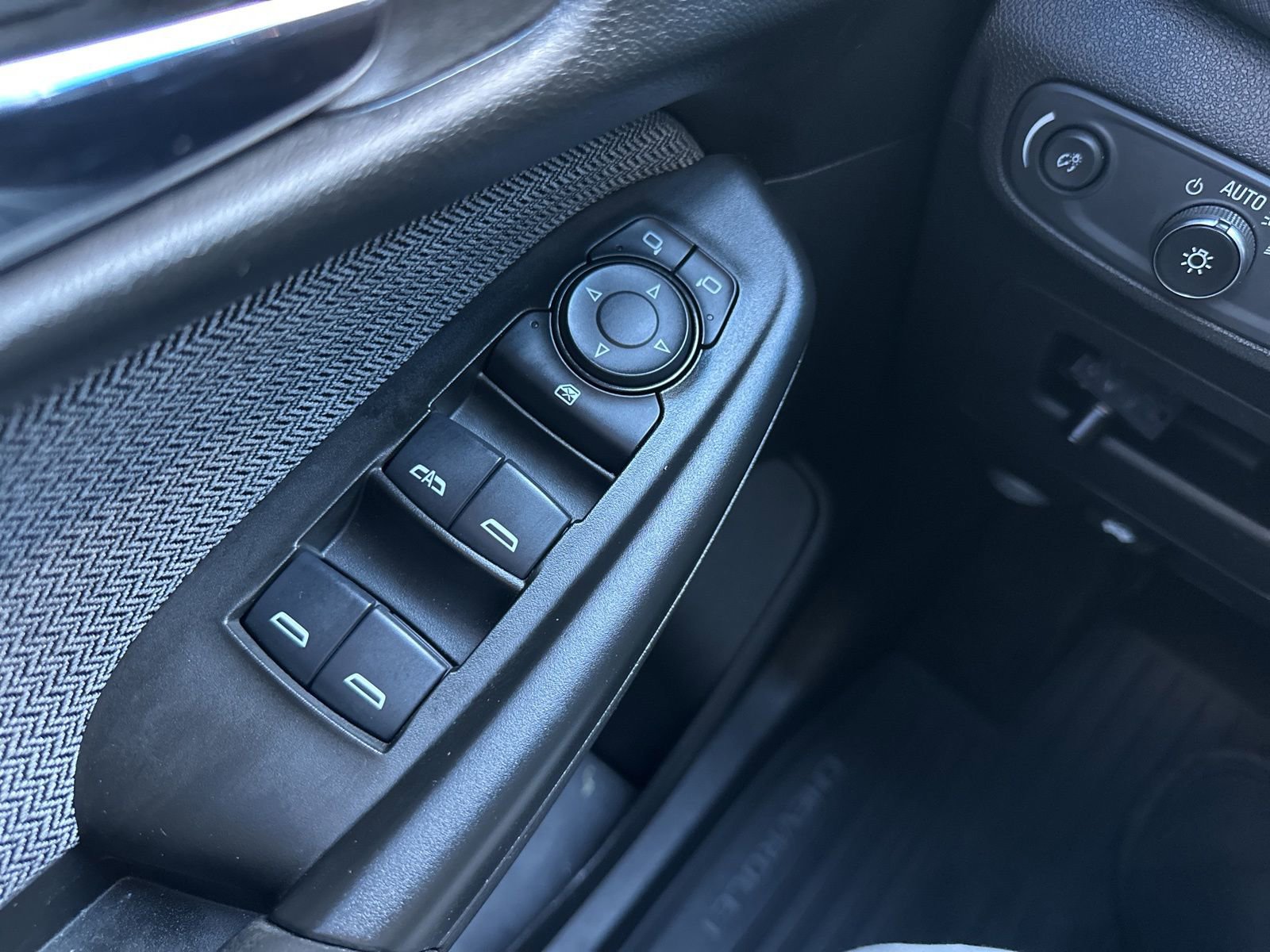 Used 2024 Chevrolet TrailBlazer LT w/ LT Cold Weather Package image 31