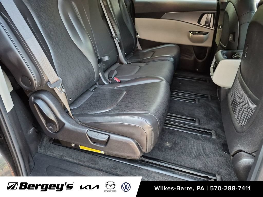 Used 2022 Kia Carnival LX FWD image 26