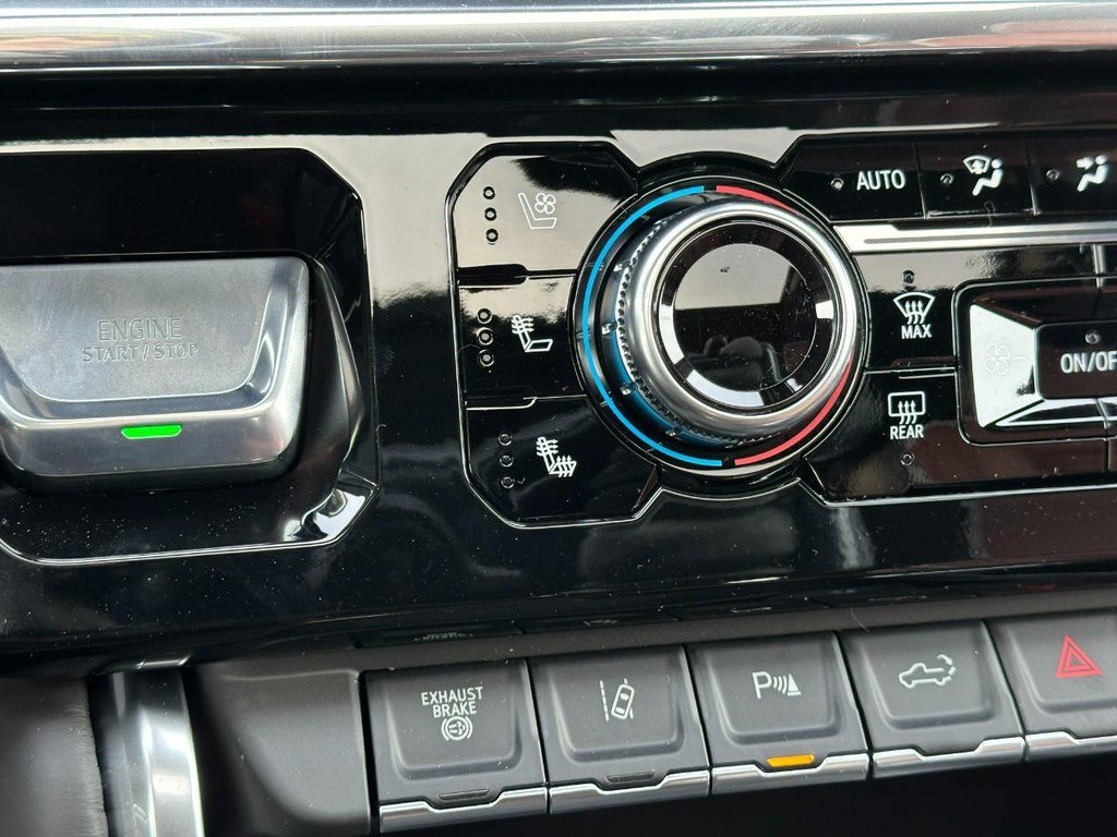 New 2026 GMC Sierra 2500 Denali Ultimate w/ LPO, Black Badging Package image 20