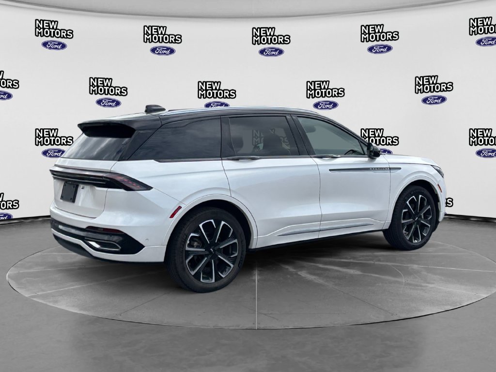 Used 2024 Lincoln Nautilus Reserve AWD/4WD image 5