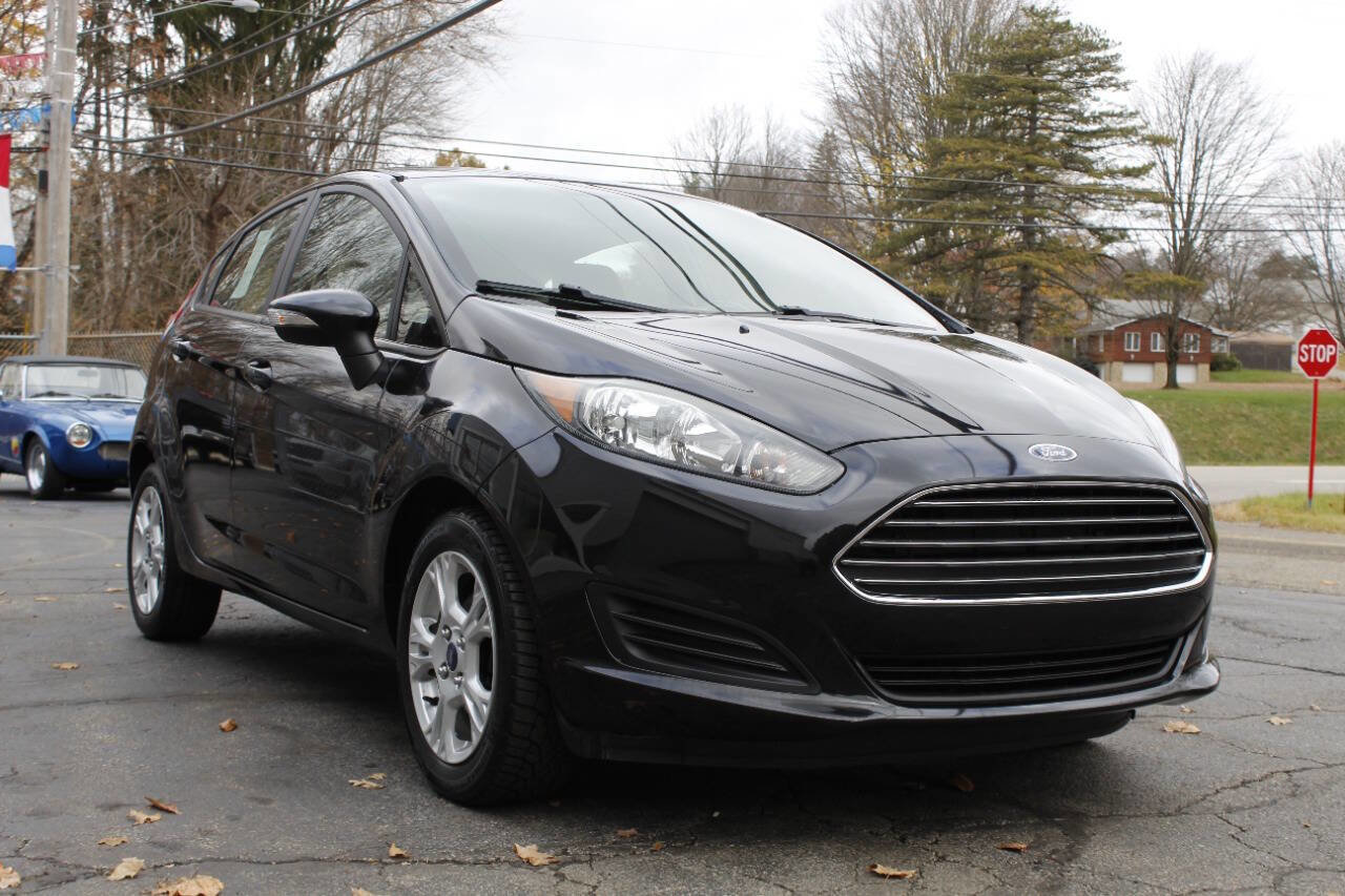Used 2015 Ford Fiesta SE image 2