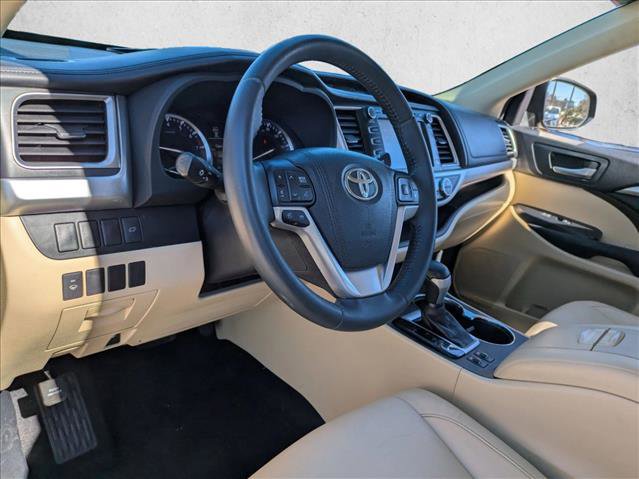 Used 2016 Toyota Highlander XLE image 10