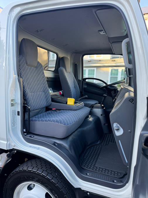 Used 2024 Isuzu NPR image 39