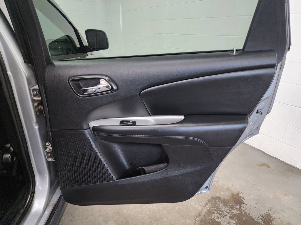Used 2019 Dodge Journey SE FWD image 30