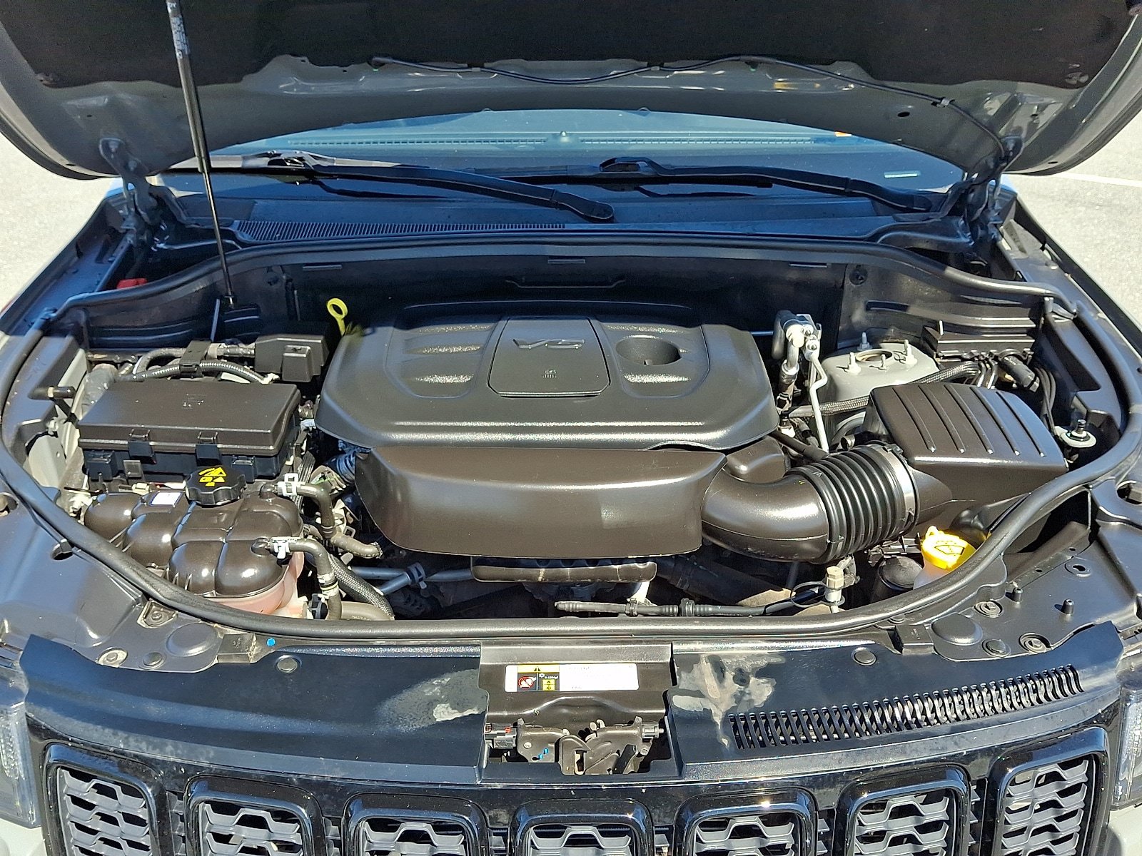 Used 2019 Jeep Grand Cherokee Laredo AWD/4WD image 28