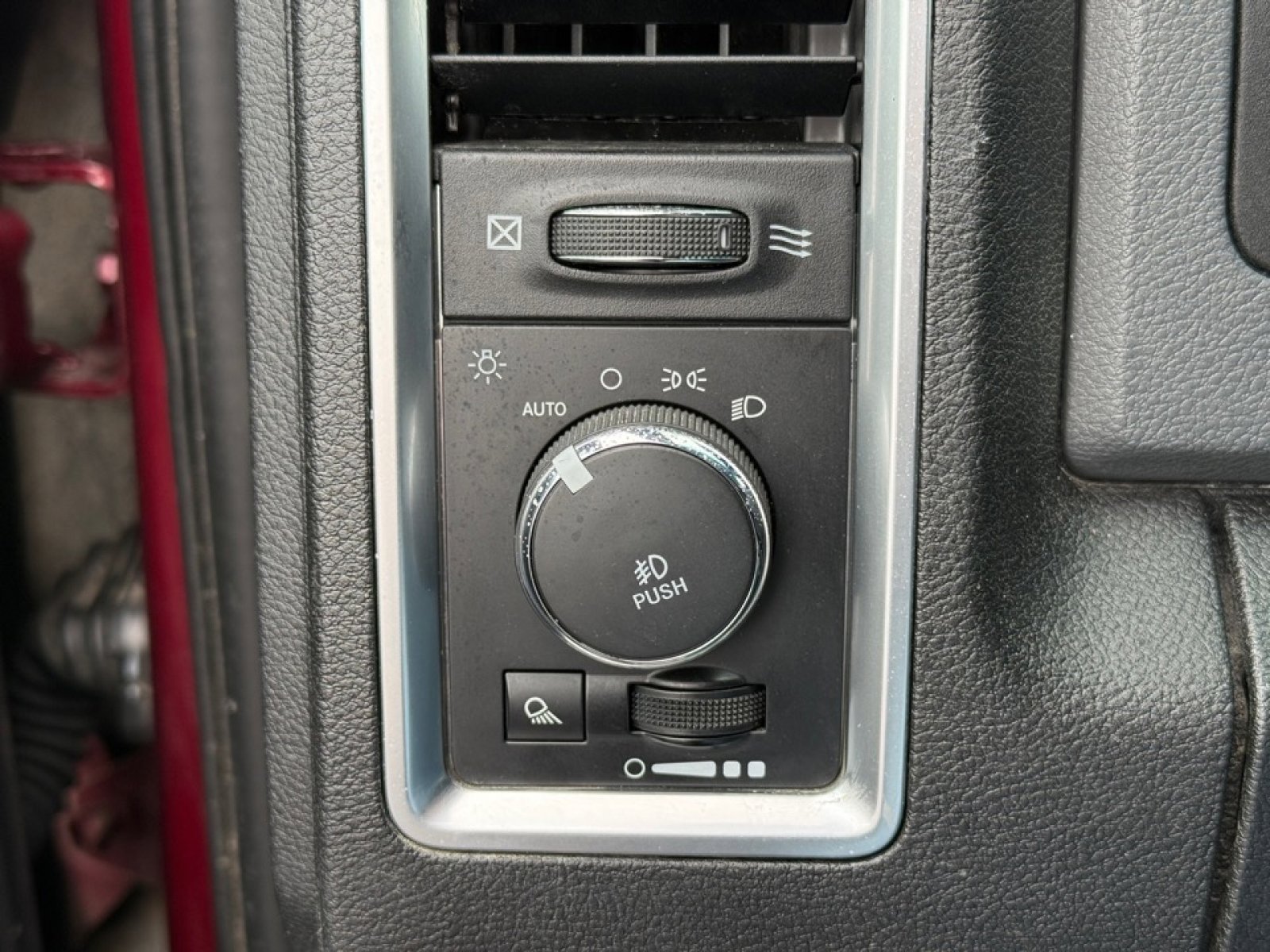 Used 2017 RAM 1500 Classic SLT w/ Luxury Group image 31