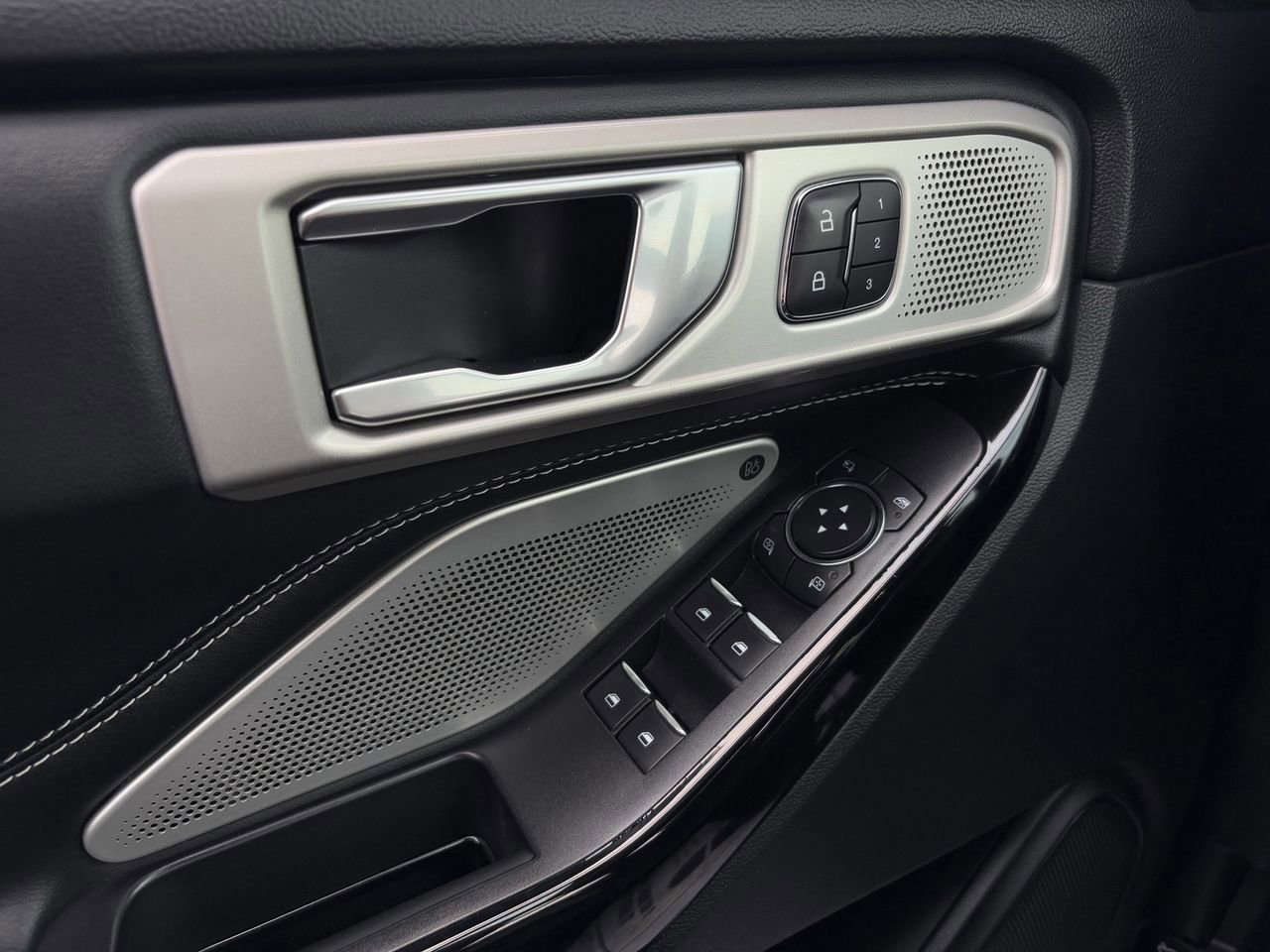 Used 2022 Ford Explorer ST w/ Equipment Group 401A image 22