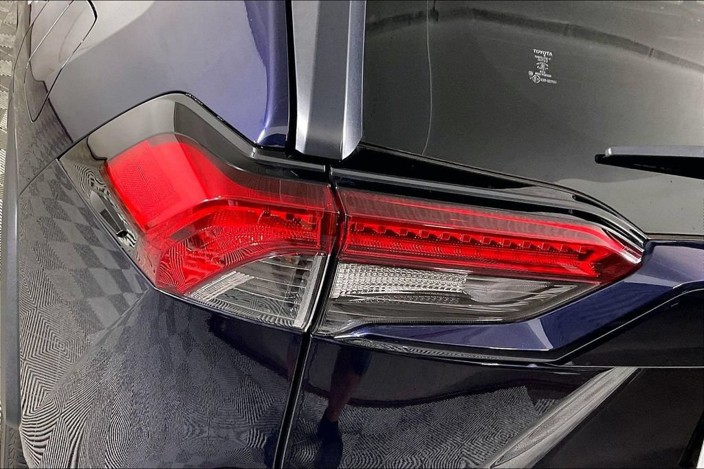 Used 2021 Toyota RAV4 XLE Premium FWD image 28