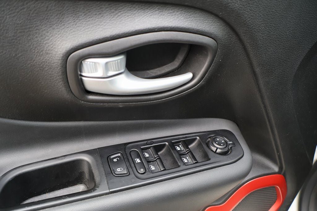 Used 2023 Jeep Renegade Trailhawk image 23