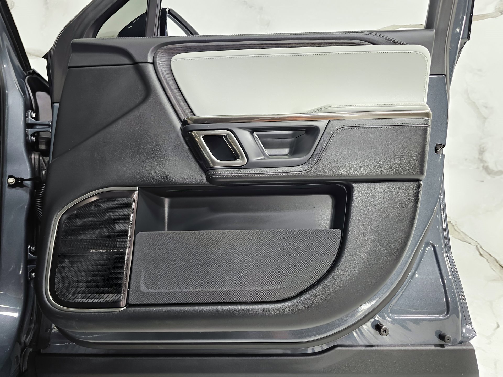 Used 2022 Rivian R1T Adventure image 23