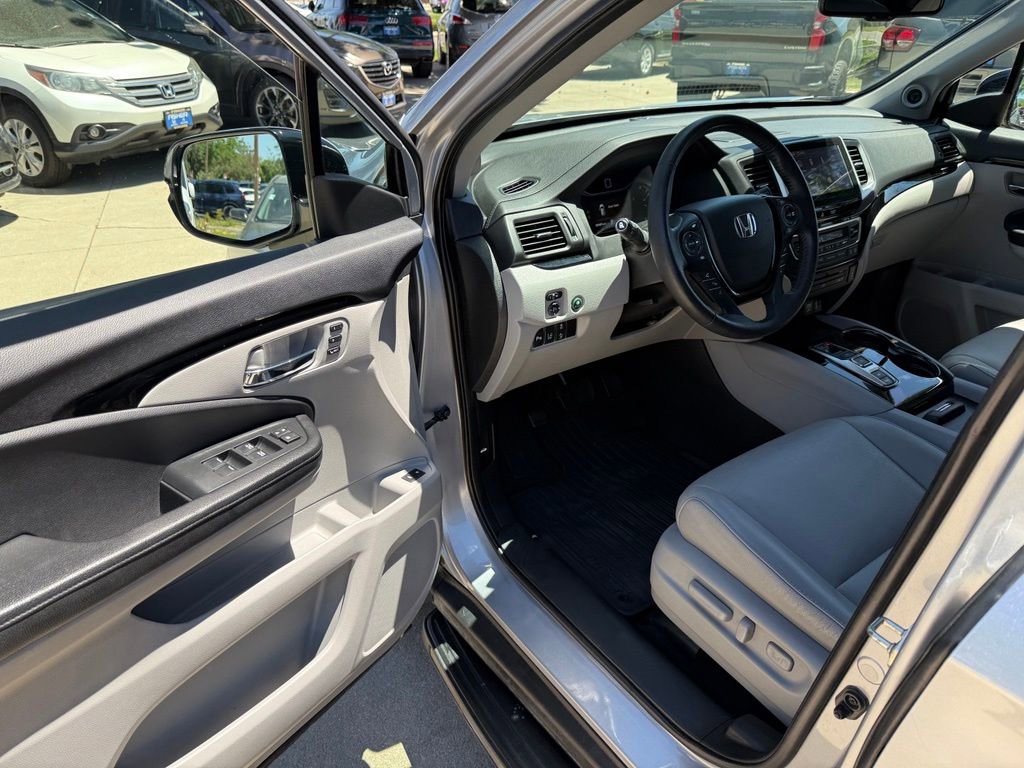 Used 2016 Honda Pilot Touring image 11