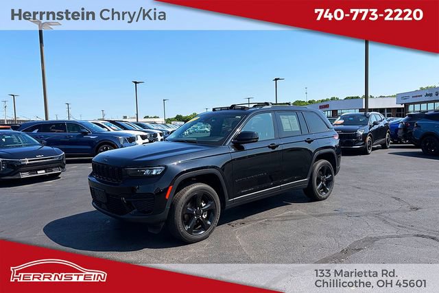 Used 2023 Jeep Grand Cherokee Altitude AWD/4WD image 3