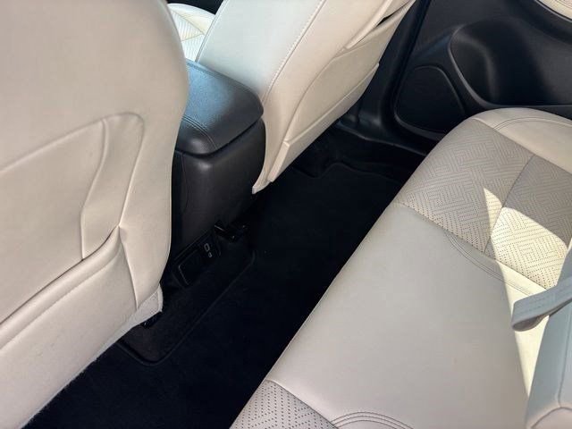 Used 2020 Buick Encore GX Essence FWD image 32