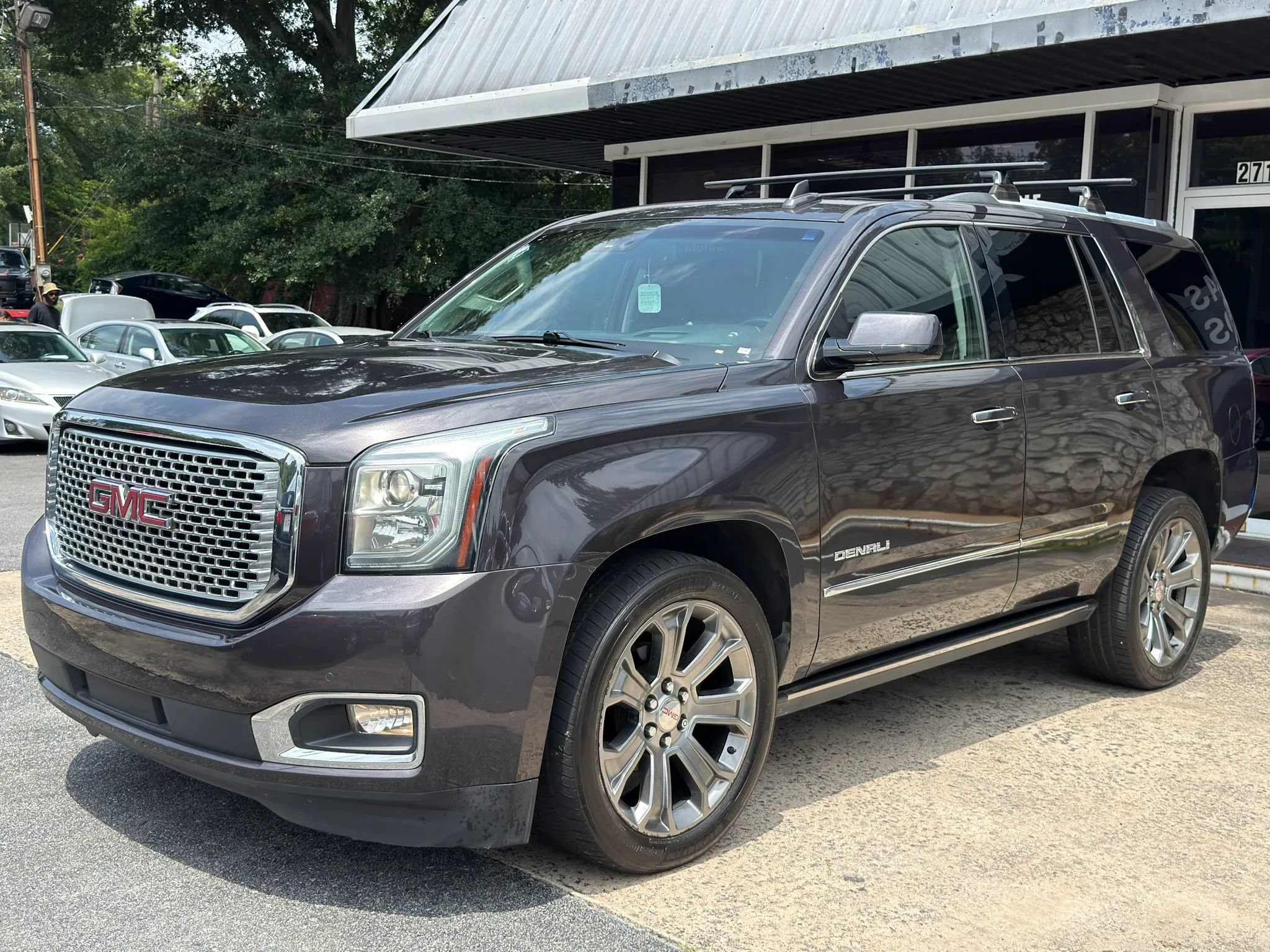 Used 2015 GMC Yukon Denali w/ Premium Package RWD image 2