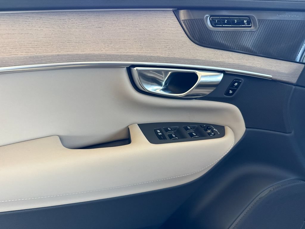 New 2026 Volvo XC90 B5 Plus AWD/4WD image 10