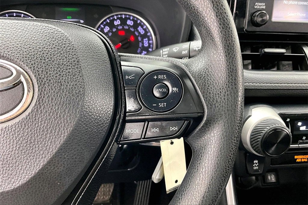 Used 2019 Toyota RAV4 LE image 19