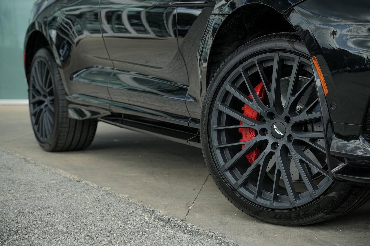New 2026 Aston Martin DBX 707 image 2