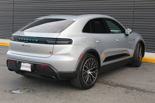 New 2025 Porsche Macan 4S Electric image 8