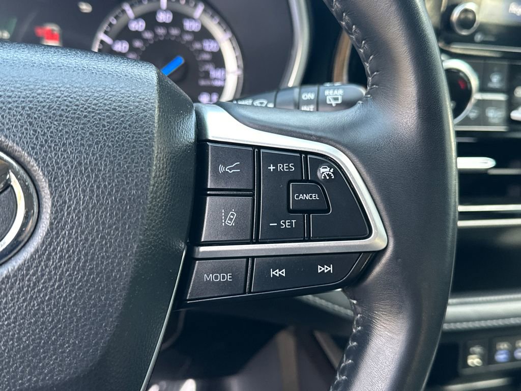Used 2022 Toyota Highlander XLE image 28