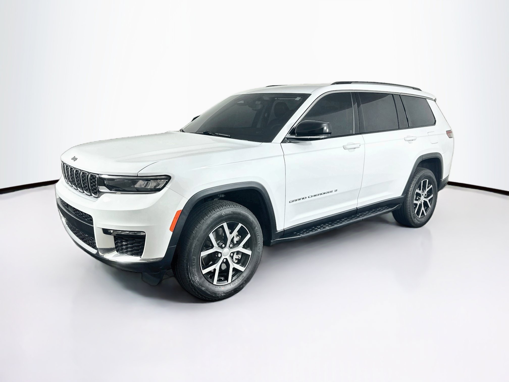 Used 2023 Jeep Grand Cherokee L Limited w/ Luxury Tech Group II RWD image 3